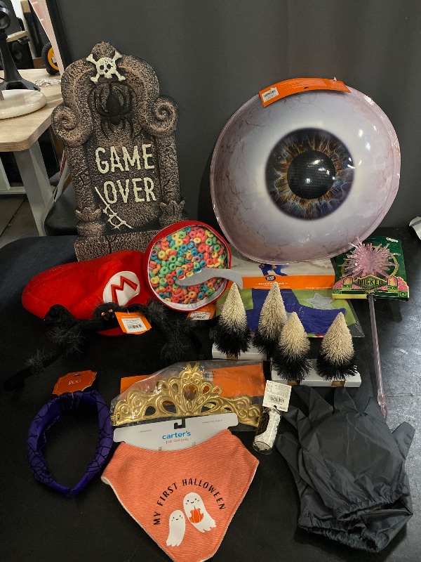 Photo 1 of LOT OF 13 HOLIDAY ITEMS (COSTUME ACCESSORIES AND DECOR) 