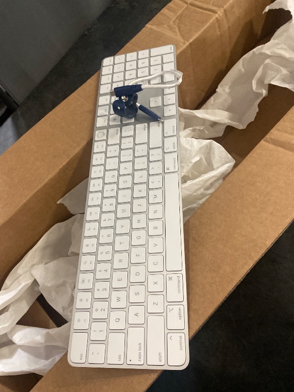 Photo 1 of Apple Magic Keyboard - US English