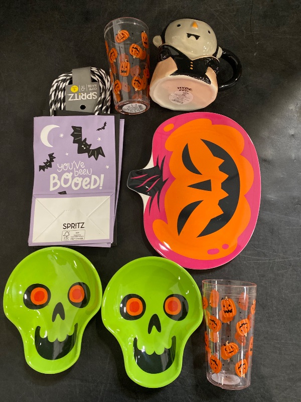 Photo 1 of 7 Item Seasonal & Party Supplies Bundle | 3 Cups, 2 Bowls, 1 Plate, 4 Gift Bags