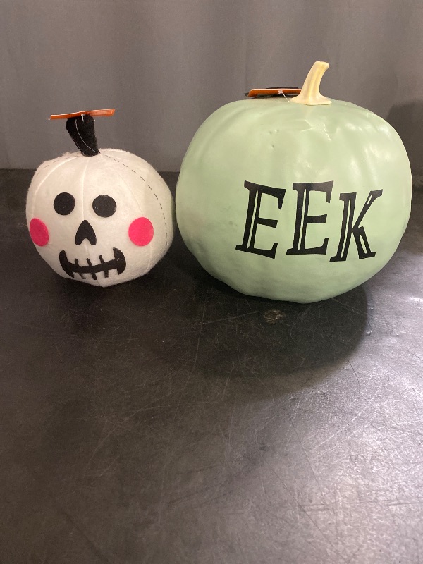 Photo 1 of Felt Pumpkin skull Halloween, White/ EEK Halloween Pumpkin 