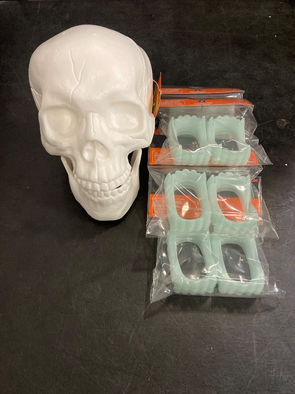 Photo 1 of Skull/ (5) 6ct Vampire Fangs 