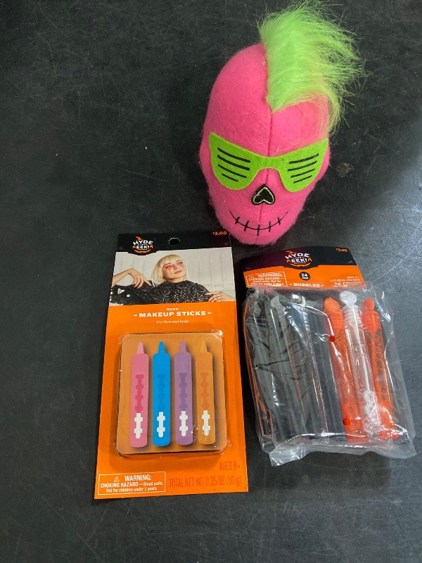 Photo 1 of 3 pc. Misc Halloween Items.