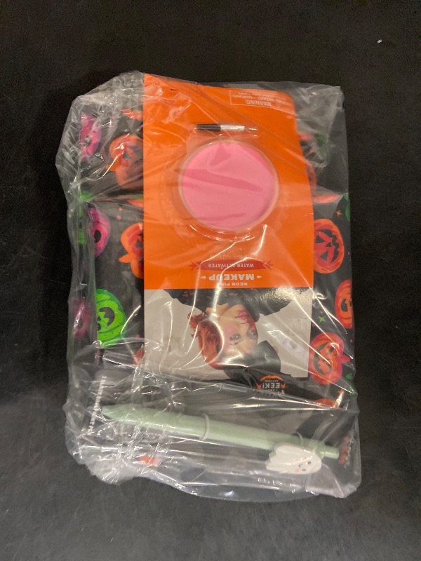 Photo 1 of 4Pc Miscellaneous Halloween Items - 1 Pen - 1 Pink Makeup - 2 Napkin Sets 