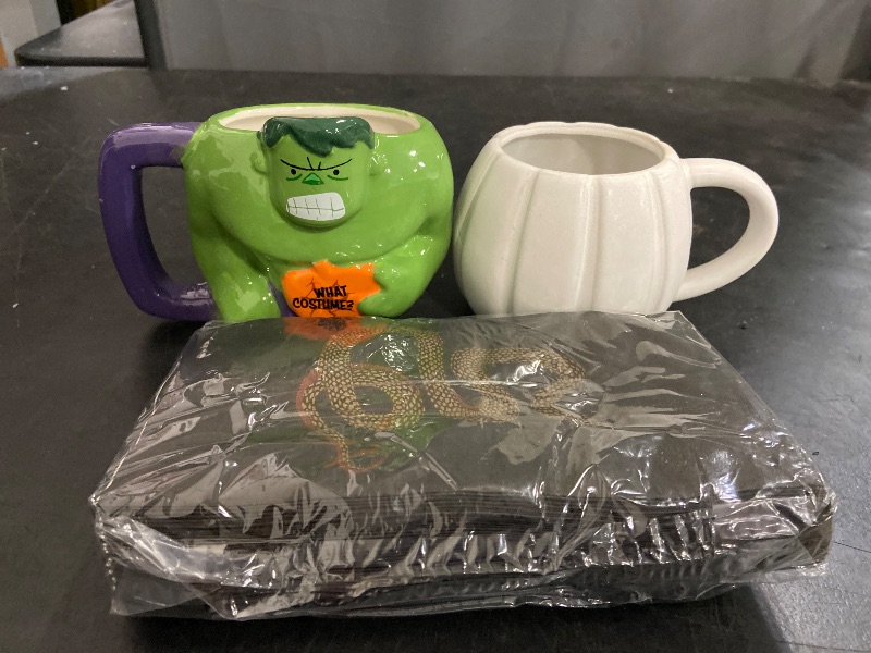Photo 1 of Mugs/ 20ct Halloween Paper Disposable Dinner Napkins Black
