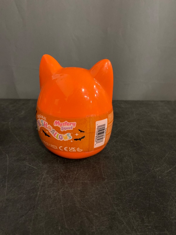 Photo 1 of Squishmallows Luther the Shark 3.5 Inch Clip-on Plush