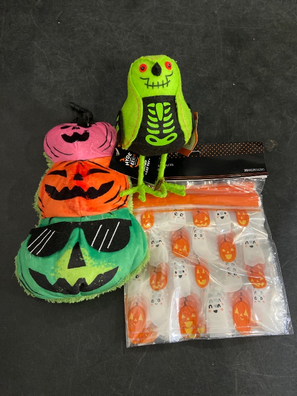 Photo 1 of 3Pc Miscellaneous Halloween Items 