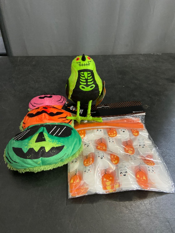 Photo 1 of 3Pc Miscellaneous Halloween Items 