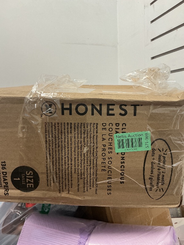 Photo 1 of The Honest Company Clean Conscious Diapers for Sensitive Skin | Hypoallergenic, Fragrance Free | Gender Neutral Prints | Super Club Box, Size 1 (8-14 lbs), 136 Count