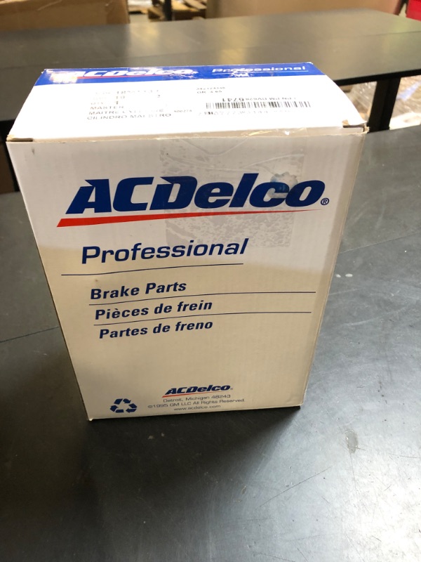 Photo 1 of ACDelco Professional 18M1492 Brake Master Cylinder Assembly