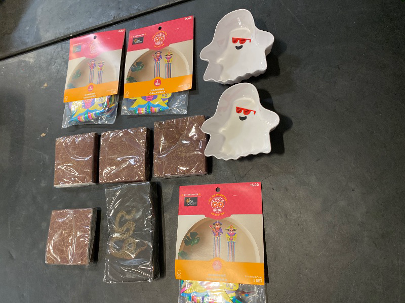 Photo 1 of 10 Halloween items 
