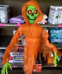 Photo 1 of Target Hanging Ghoul 21 In Light Sound Throwback Ghoul Halloween Prop Hyde & EEK
