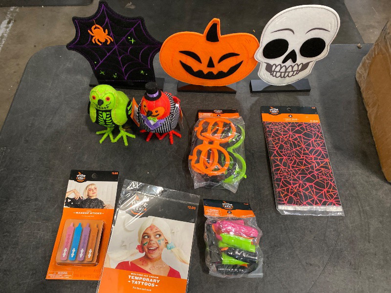 Photo 1 of 10 Halloween items/decor 