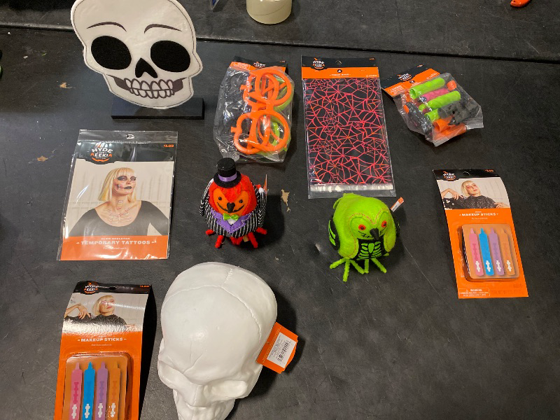 Photo 1 of 10 Halloween items/decor 