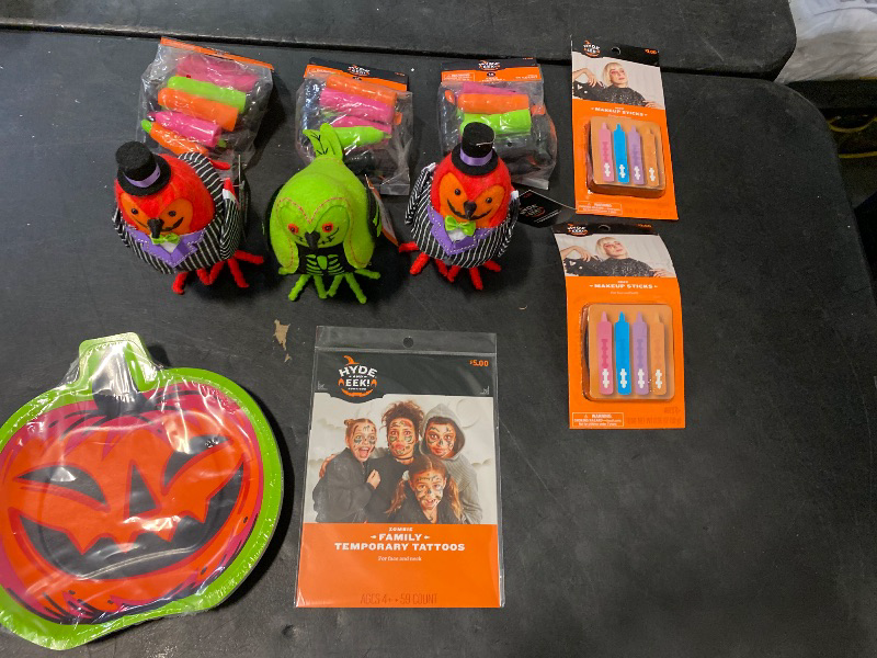 Photo 1 of 10 Halloween items/decor 