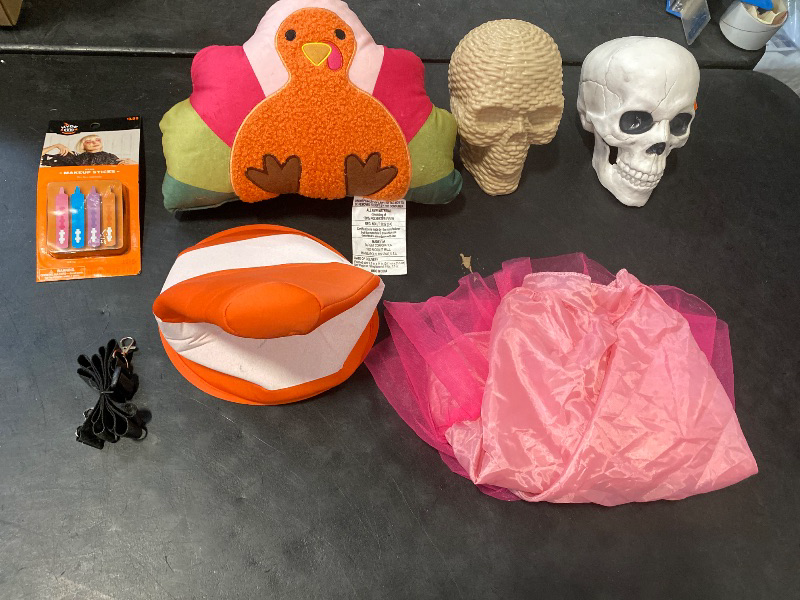Photo 1 of 7 Miscellaneous items 