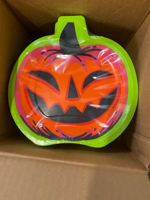 Photo 1 of 16 Sets of Unique 8.5" Pumpkin Shape Plates 20 Count (320 Total Plates)