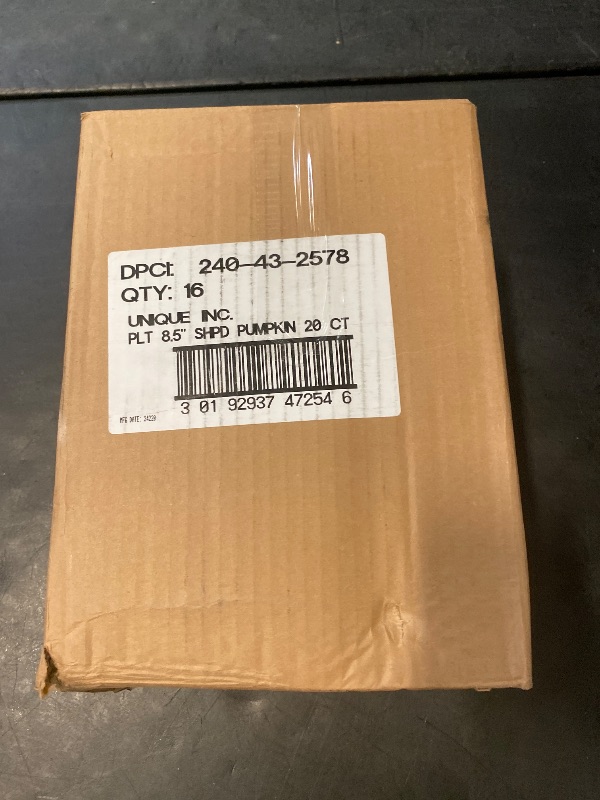 Photo 1 of 16 Sets of Unique 8.5" Pumpkin Shape Plates 20 Count (320 Total Plates)