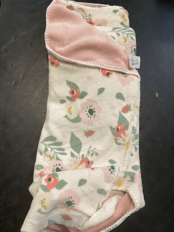 Photo 1 of Plush baby blanket 