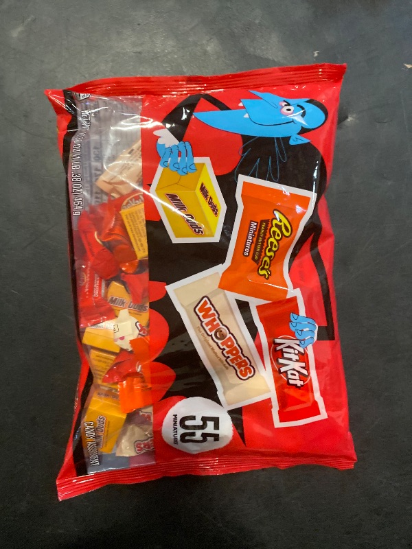 Photo 1 of Hershey Miniatures Assorted Chocolate Candy Bag 16.38 Oz 55 Pieces KitKat Reeses