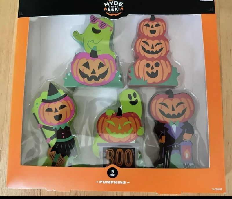 Photo 1 of Target Wood Pumpkins Mini Mantle Halloween Decorative Figurine Set - Hyde & EEK!