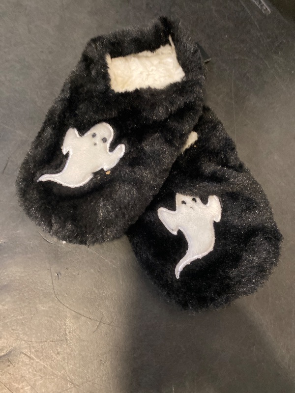Photo 1 of Size M/L Women's Hyde & EEK! Boutique Ghost Embroidered Halloween Faux Fur Pull-On Slipper Socks with Grippers