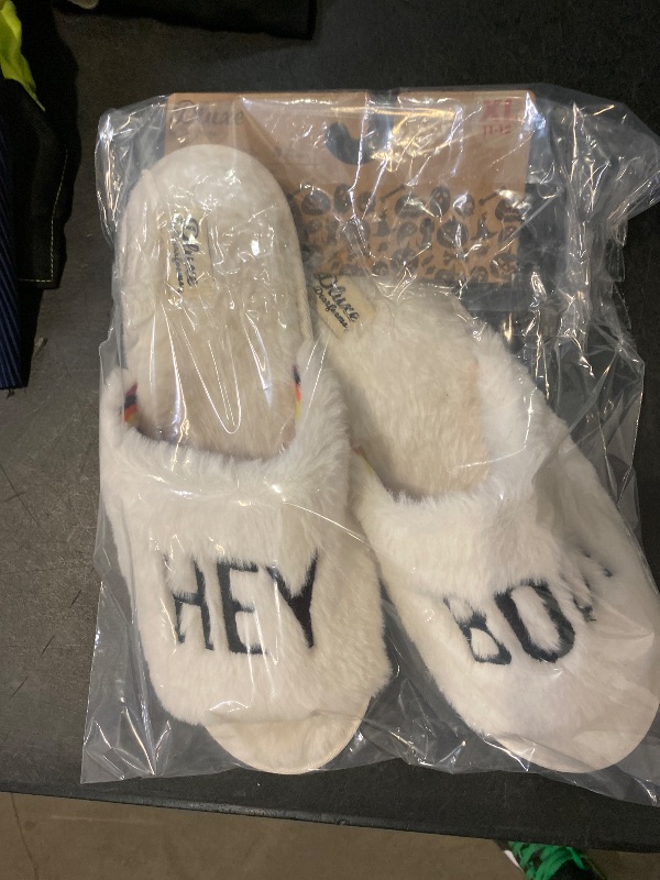 Photo 1 of Size 11-12 Dearfoams Womens "HEY BOO"  Holiday Slippers