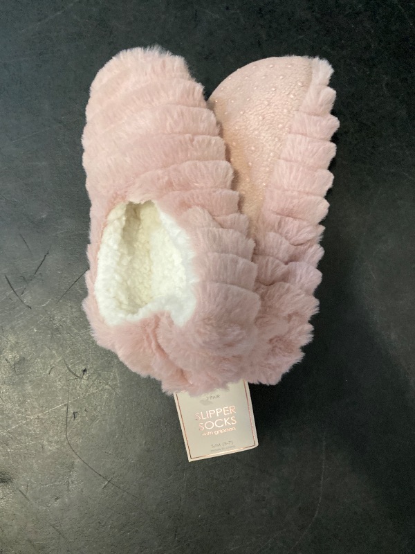 Photo 1 of Size S/M 5-7 Women's Faux Fur Cozy Pull-On Slipper Socks