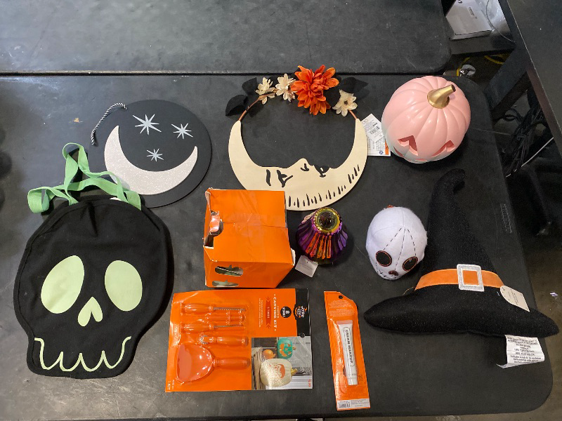 Photo 1 of 10 Halloween items/decor 