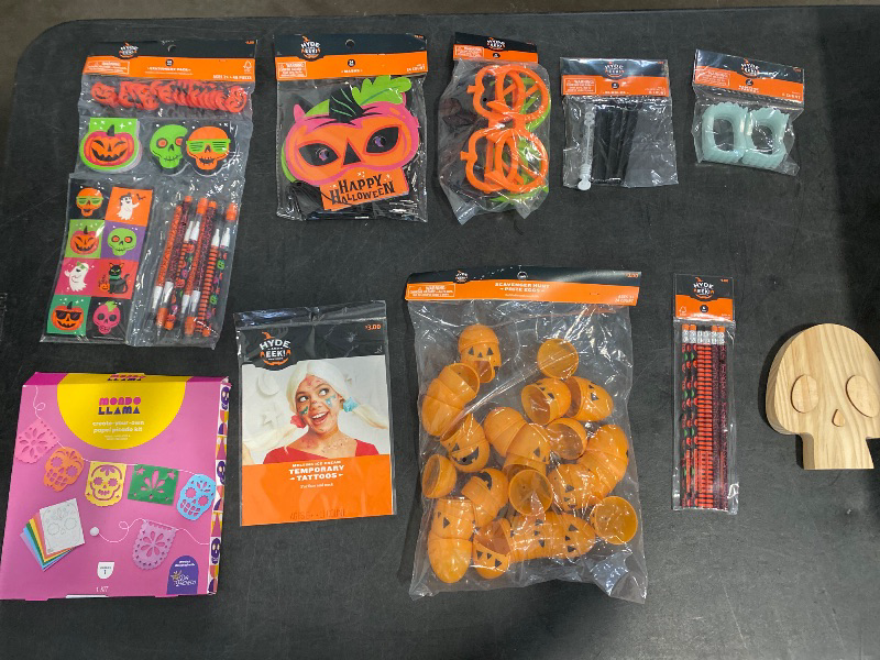 Photo 1 of 10 Halloween items/decor 