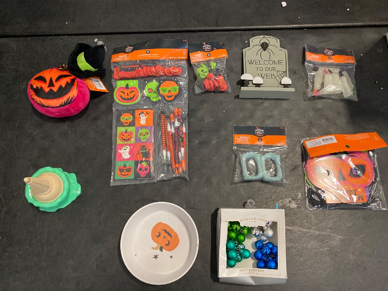 Photo 1 of 10 Halloween items/decor