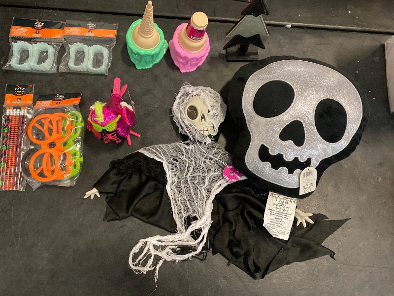 Photo 1 of 10 Halloween items/decor 