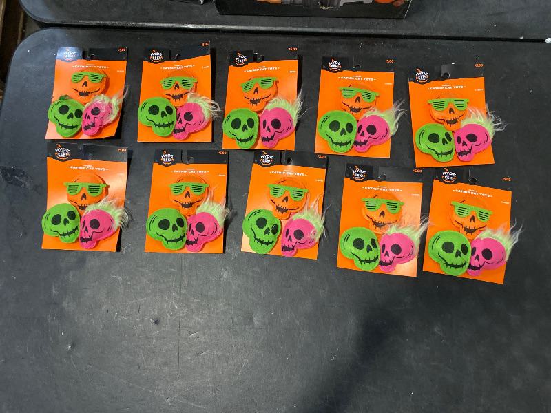 Photo 1 of 10 Halloween cat toys 