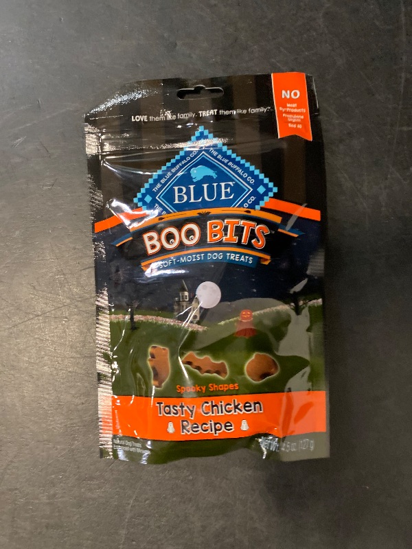 Photo 1 of 2 pack Blue Buffalo Boo Bits Soft & Chewy Halloween Dog Treats Tasty Chicken Recipe 4.5-oz. Bag

