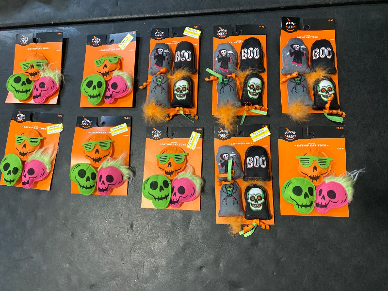 Photo 1 of 10 Halloween cat items 