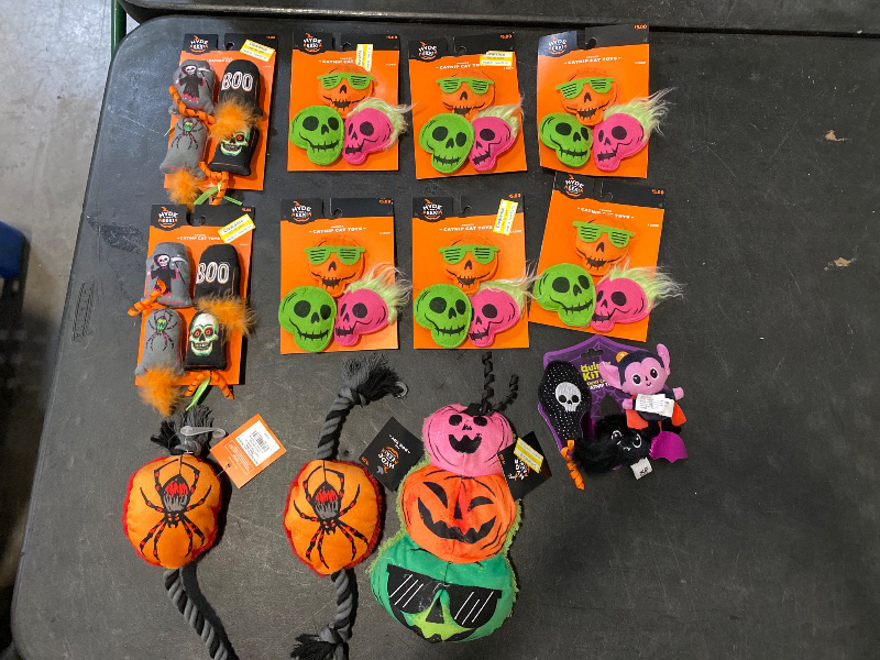Photo 1 of 10 Halloween cat toys 