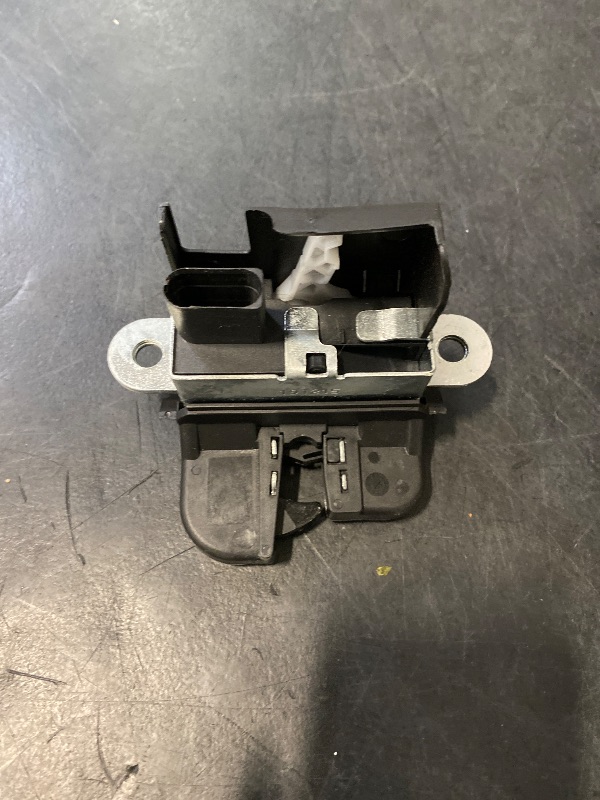 Photo 1 of VW Volkswagen Rear Trunk Boot Lid Lock Latch 5M0827505E Compatible with Beetle, Golf V, VI, VII, E-Golf, Scirocco, Tiguan