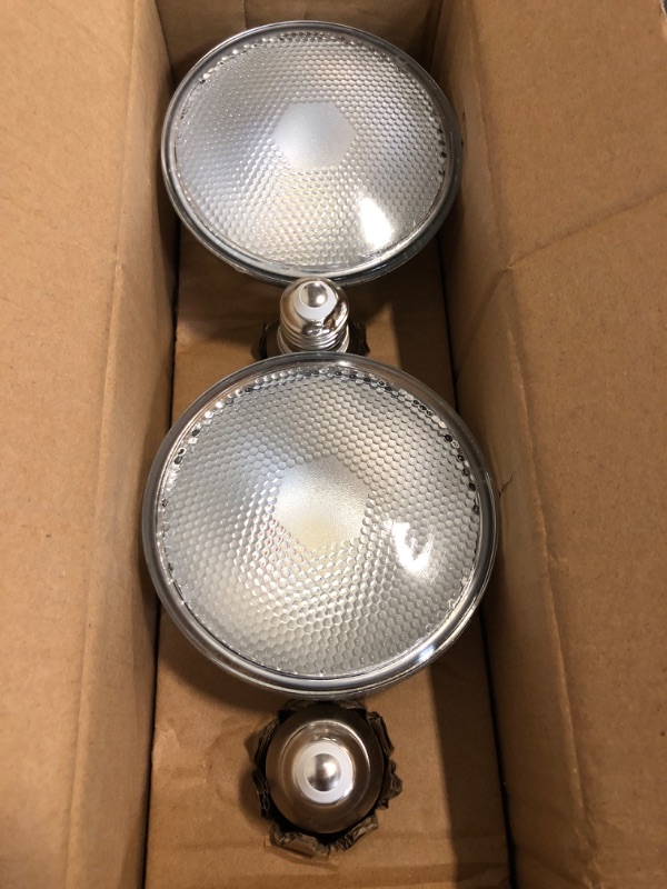 Photo 1 of PAR38 LED Flood Light Bulb,Classic Glass,Bright White Light,18W(=70W-150W PAR38 Halogen Equivalent) LED Daylight 5000K,E26 Base,Indoor/Outdoor Waterproof IP65,120V,4-PACK