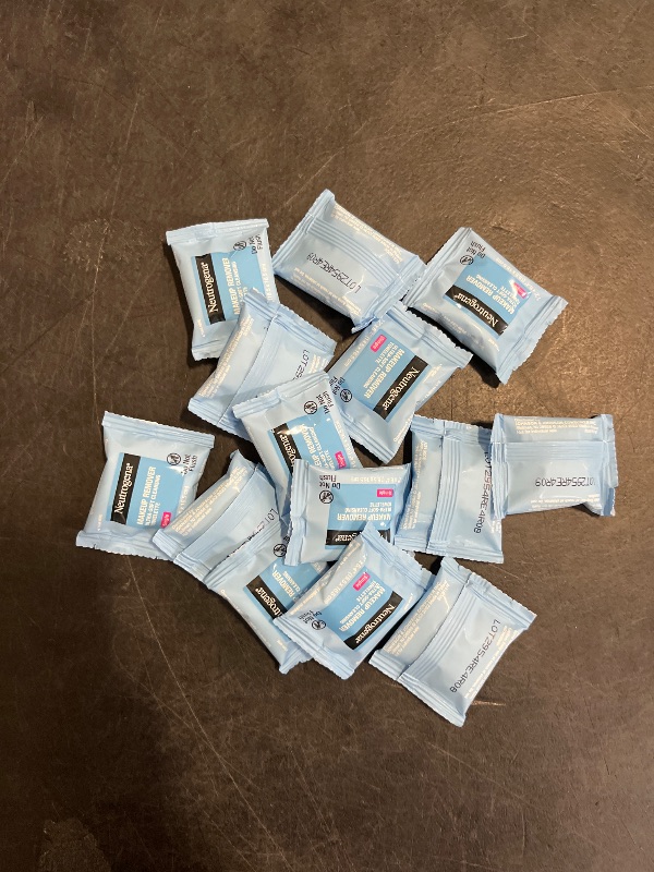 Photo 1 of Neutrogena Makeup Remover Wipes Singles, Individually Wrapped Face Wipes, Daily Facial Cleanser Towelettes, Gently Removes Oil & Makeup, Alcohol-Free Makeup Wipes, 20 ct