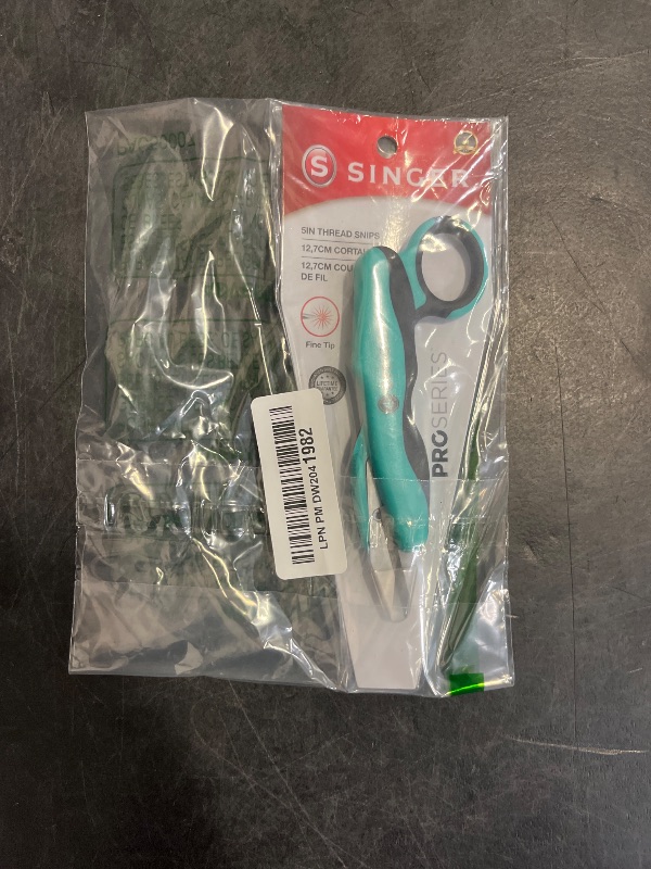 Photo 1 of SINGER 00564 ProSeries Thread Snips, 5-Inch, 5"