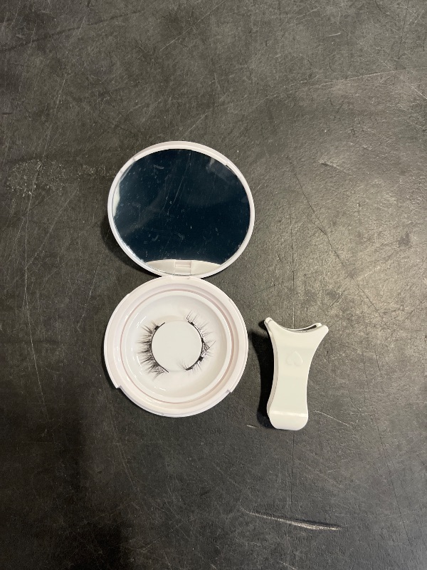 Photo 1 of Magnetic Eyelashes with Applicator Reusable Natural Look Magnetic Eyelashes without Eyeliner No Glue Needed Lashes with Magnets Cat Eye False Eyelashes by Lanflower