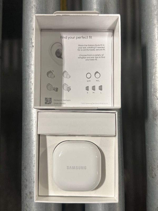 Photo 1 of **2 RIGHT SIDE PIECES** Samsung Galaxy Buds FE True Wireless Bluetooth Earbuds, Comfort and Secure in Ear Fit, Auto Switch Audio, Touch Control, Built-in Voice Assistant, Graphite [US Version, 1Yr Manufacturer Warranty]