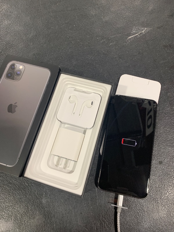 Photo 2 of 64GB Apple iPhone 11 Pro Max