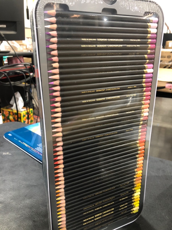 Photo 5 of Derwent Chromaflow Pencils, Set of 150 in Tin, 3.5mm Round Core, Premium Core Strength, Blendable with Smooth Texture, Ideal for Drawing, Coloring & Layering, Professional Quality (2306263)