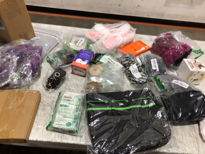 Photo 1 of BOX LOT. MISC. ITEMS 
--- FINAL SALE / NO RETURNS ---
