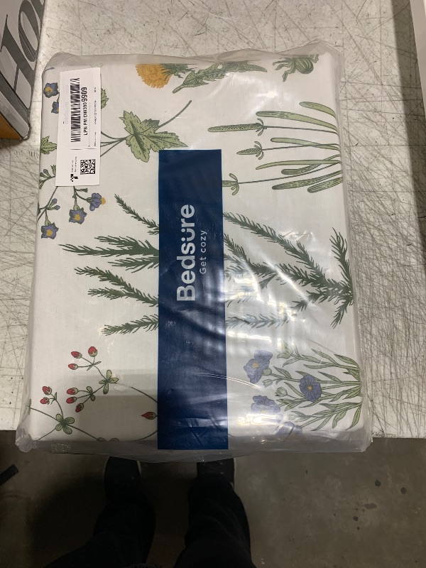 Photo 1 of Bedsure Duvet Cover Queen Size - 100% Cotton Reversible Floral Queen Duvet Cover Set with Zipper Closure, 3 Pieces Soft & Breathable Green Bedding Set with 2 Pillow Shams 20"x26"