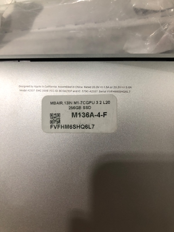 Photo 1 of Late 2020 Apple MacBook Air with Apple M1 Chip (13 inch, 8GB RAM, 256GB SSD) (QWERTY English) Silver (Renewed Premium)