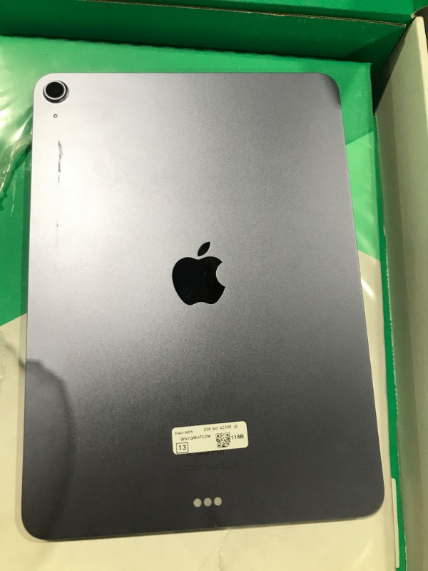 Photo 1 of Apple iPad Air 5th Gen. (10.9-inch, Wi-Fi, 256GB) 2022 - Purple (Renewed Premium)