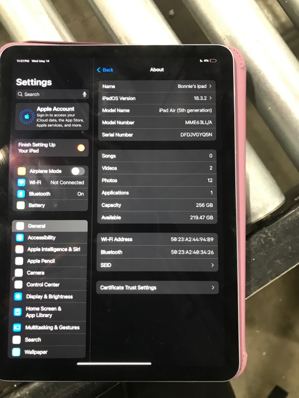 Photo 1 of Apple iPad Air 5th Gen. (10.9-inch, Wi-Fi, 256GB) 2022 - Purple (Renewed Premium)