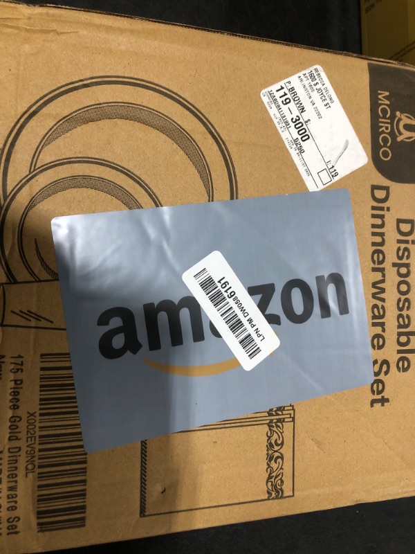 Photo 1 of M MCIRCO 175 Piece Gold Dinnerware Set - 50 Gold Rim Plastic Plates - 25 Gold Plastic Silverware - 25 Gold Plastic Cups - 25 Gold Paper Napkins, 25 Guest Disposable Gold Dinnerware Set