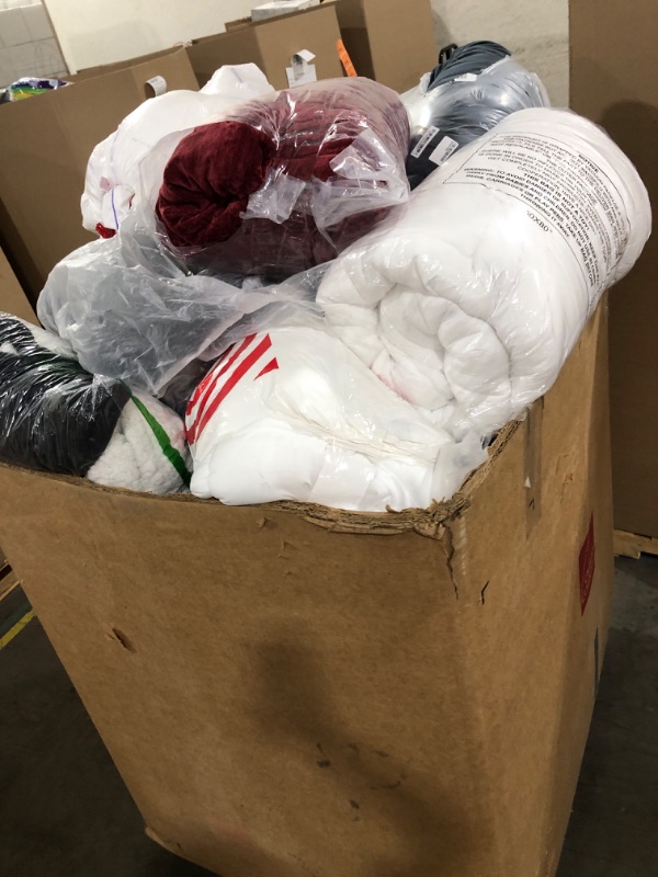 Photo 1 of HOME COMFORT ITEMS BUNDLE OF 20 